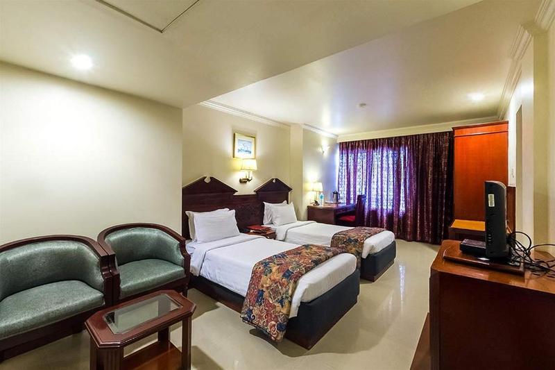 Westway Hotel Кожикоде Екстер'єр фото