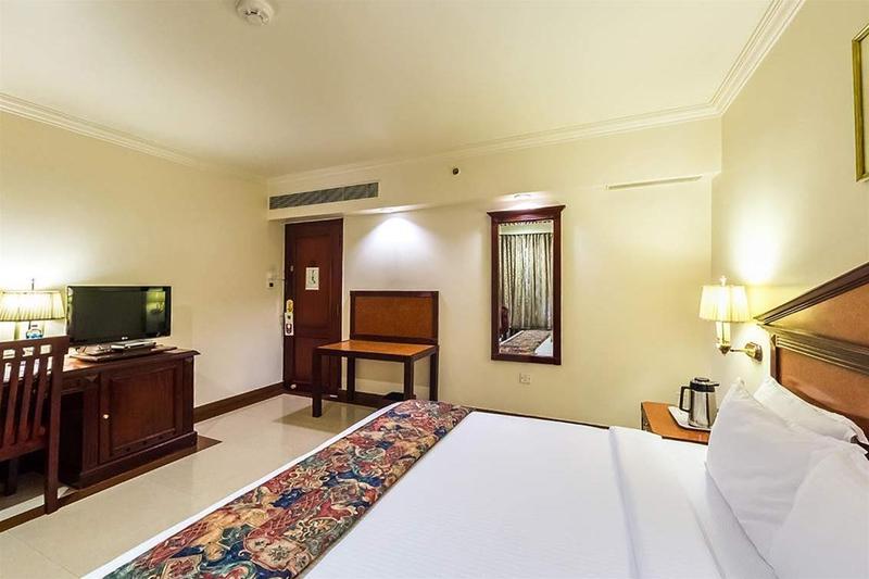 Westway Hotel Кожикоде Екстер'єр фото