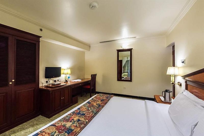 Westway Hotel Кожикоде Екстер'єр фото
