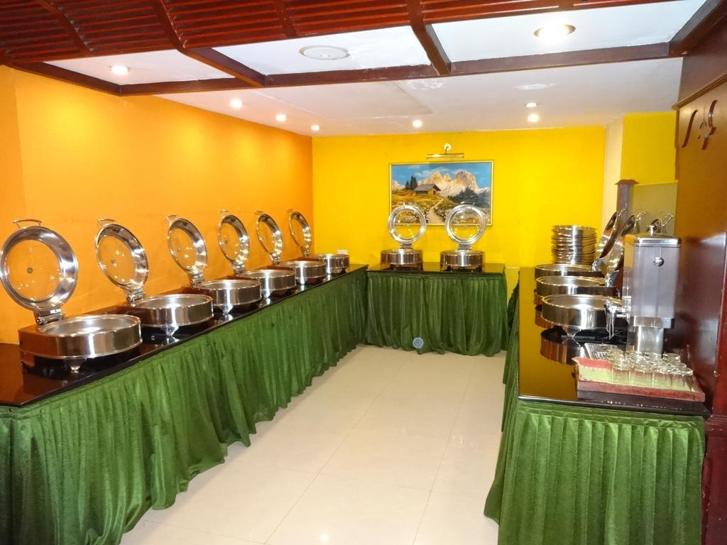Westway Hotel Кожикоде Екстер'єр фото