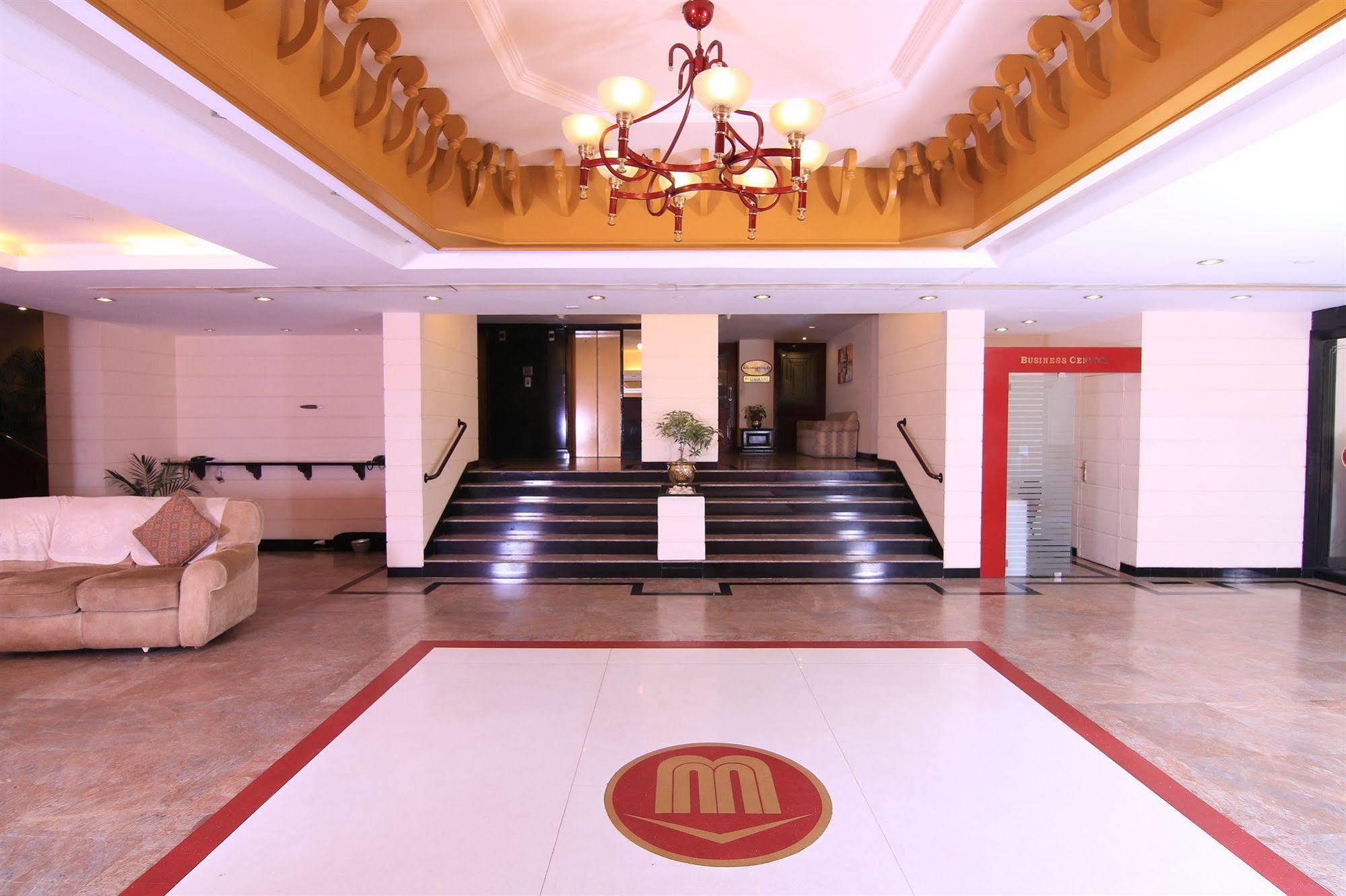 Westway Hotel Кожикоде Екстер'єр фото
