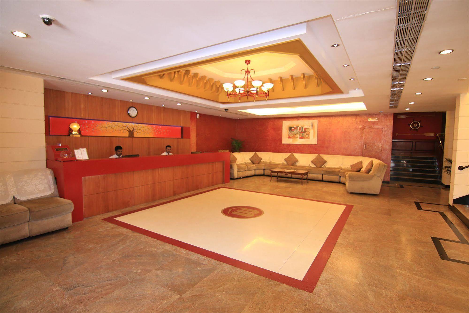 Westway Hotel Кожикоде Екстер'єр фото