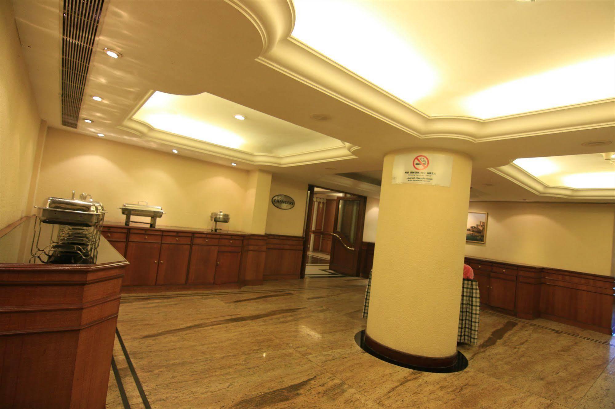 Westway Hotel Кожикоде Екстер'єр фото