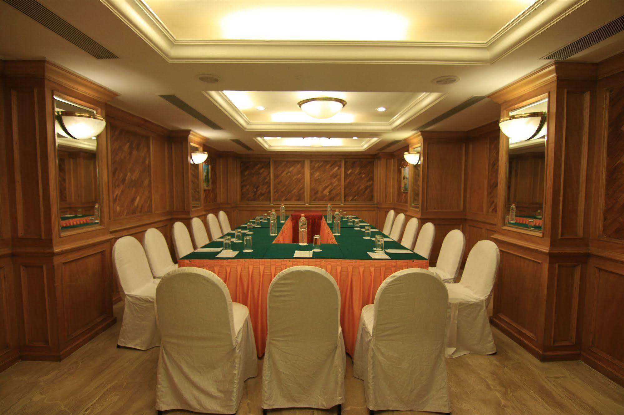 Westway Hotel Кожикоде Екстер'єр фото