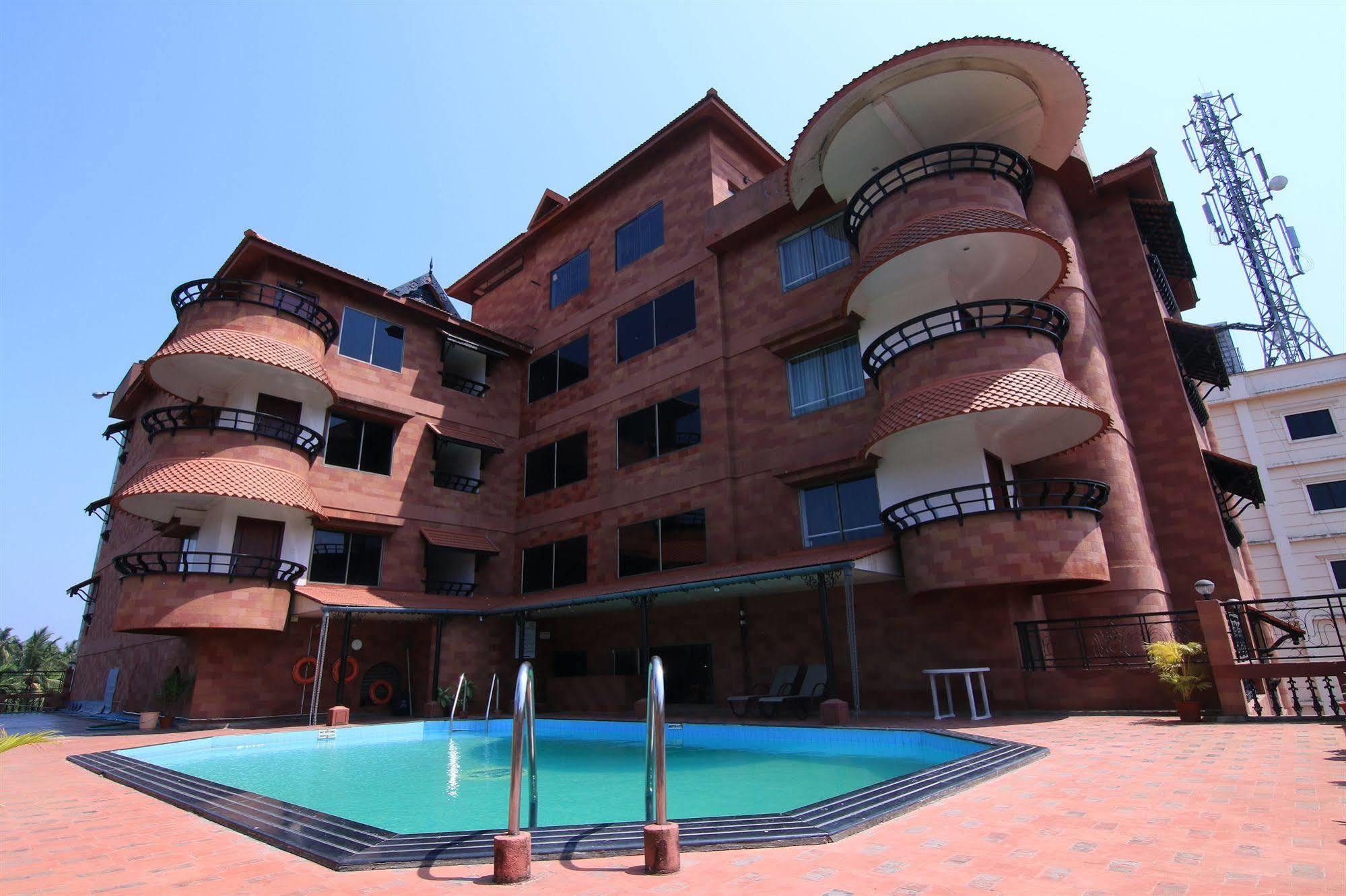 Westway Hotel Кожикоде Екстер'єр фото